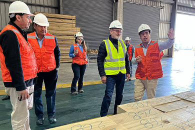 Noticia Gobernador René Saffirio visitó Canada House, la planta de construcción industrializada de viviendas más grande de Latinoamérica